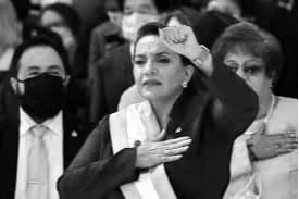 Honduras Swears in Its First Female President in History post image